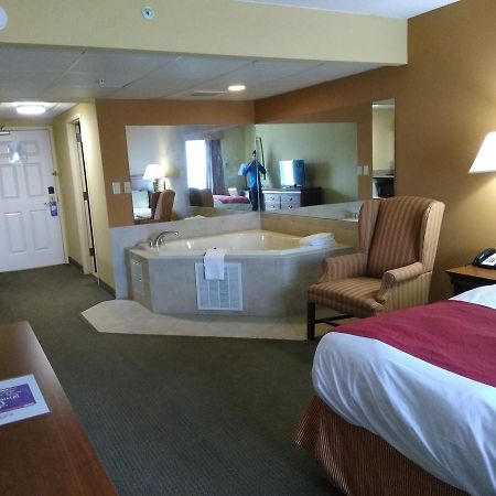 Hotel Baymont By Wyndham Clinton Extérieur photo
