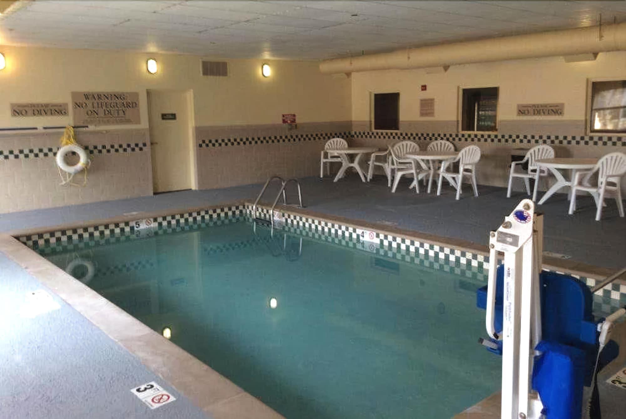 Hotel Baymont By Wyndham Clinton Extérieur photo