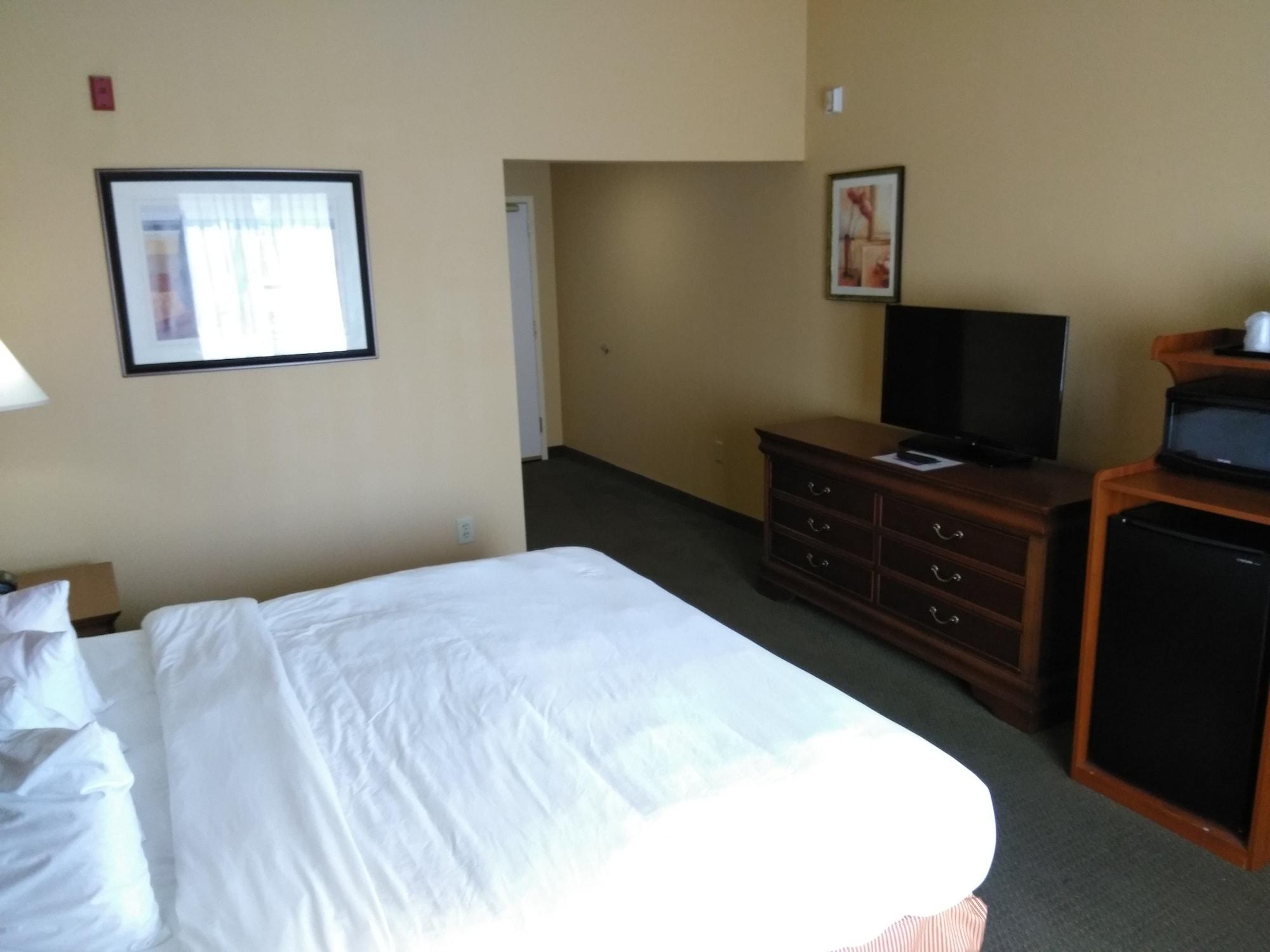 Hotel Baymont By Wyndham Clinton Extérieur photo