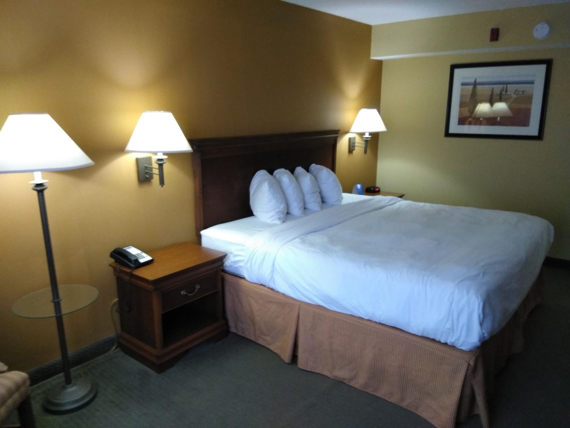 Hotel Baymont By Wyndham Clinton Extérieur photo