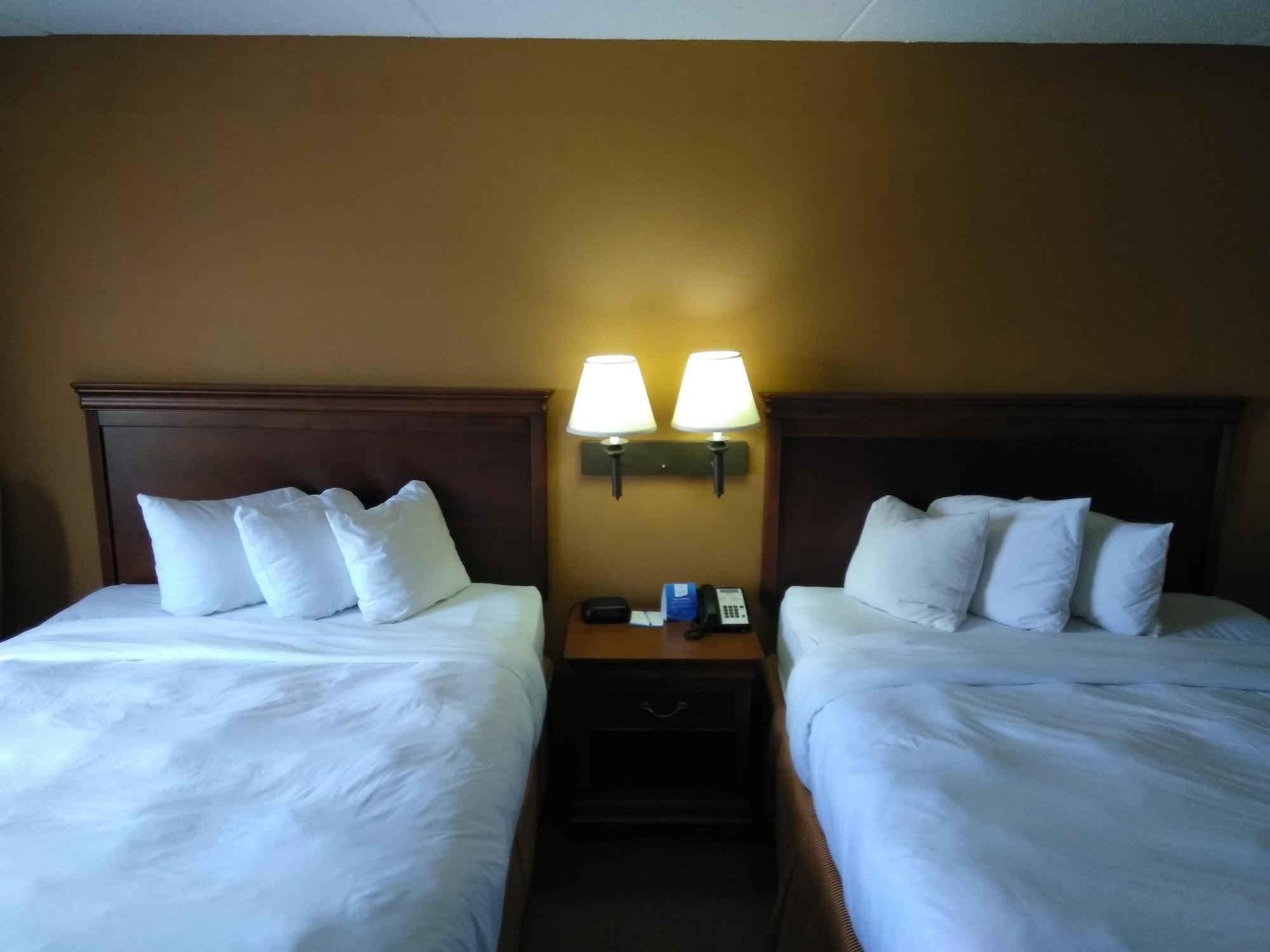 Hotel Baymont By Wyndham Clinton Extérieur photo