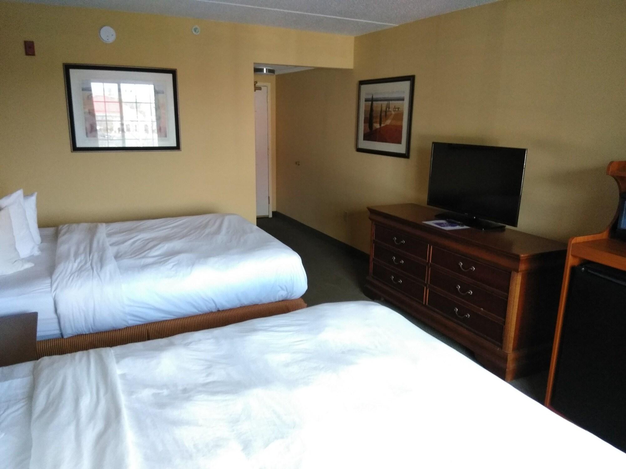 Hotel Baymont By Wyndham Clinton Extérieur photo