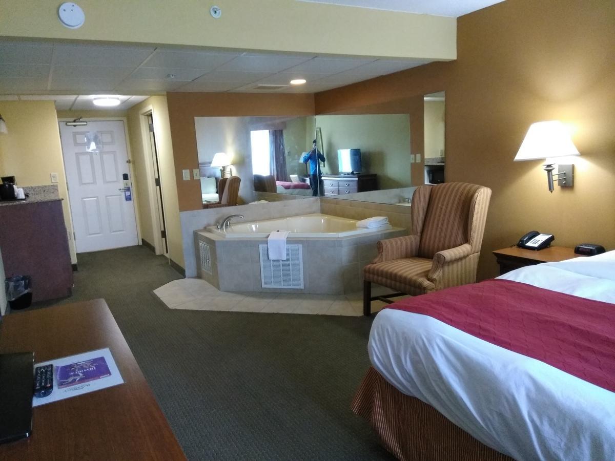 Hotel Baymont By Wyndham Clinton Extérieur photo